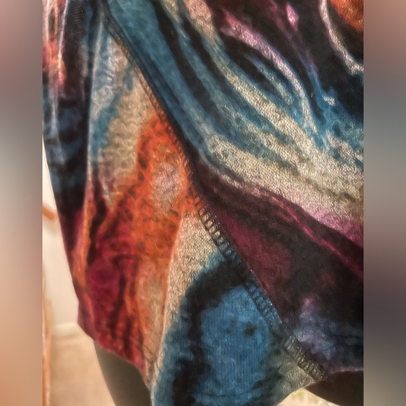 Soft, Colorful Top - Like New - Size Large - Picture 3 of 7